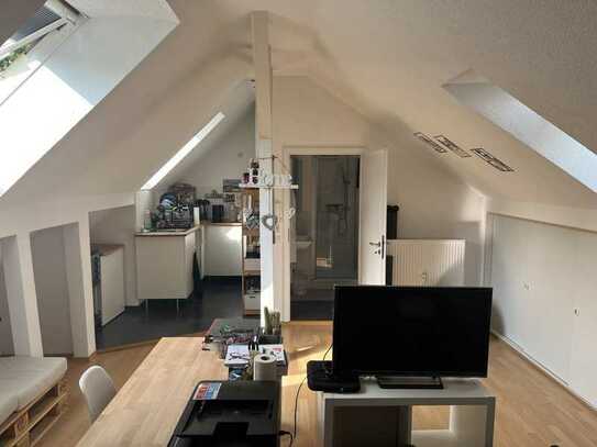 Schöne vollmöbilierte 1 Zimmer Dachgeschosswohnung in Friesenheim