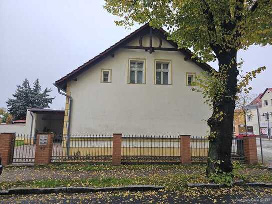 Einfamilienhaus mit ca. 180 m² auf 720 qm Grundstück inkl. Nebengebäude für Gewerbe