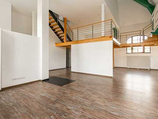** Wenn Sie das ganz Besondere lieben - Wohnen auf mehreren Ebenen in der ehemaligen Turnhalle **