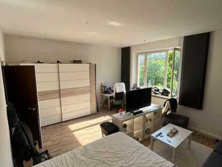 Helles und Geräumiges WG Zimmer in bester Lage