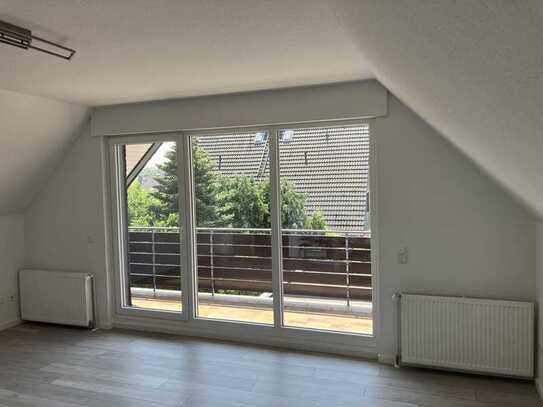 Attraktive und moderne 2-Zimmer-DG-Wohnung mit gehobener Innenausstattung mit Balkon in Wülfrath