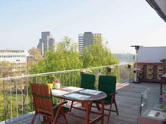 Exklusive Traumwohnung mit Blick auf den Rhein, den Dom und den Park.