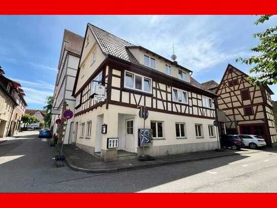 Mehrfamilienhaus mit Gewerbeeinheit und Scheune!