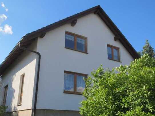 DAS GLÜCK hat ein ZUHAUSE -großzügiges- gepflegtes EFH mit Terrasse & Balkon-Doppel-Carport & Büro