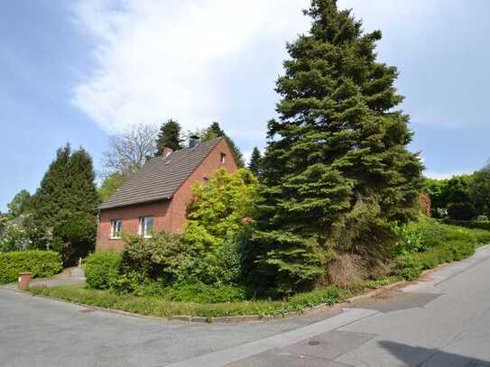 Freistehendes Einfamilienhaus mit Einliegerwhg. & Baugrundstück in Hanglage in Metzkausen