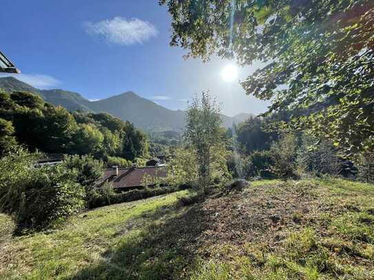 Einzigartiges Grundstück in Idyllischer Sackgasse mit Panoramablick auf die Berge