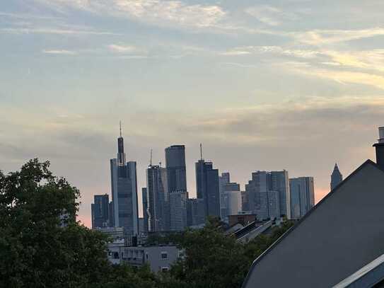 Exklusive Wohnung m DG mit Loggia&Gartenmitnutzung (!) auf der Wittelsbacher Allee - Provisionsfrei!