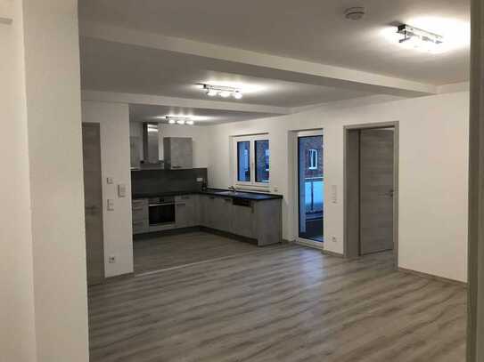 Moderne 4-Zi.- Wohnung mit Balkon, EBK, TG-Stellplatz und Abstellraum in Top Lage