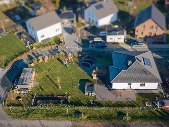 Neubau-Bungalow auf großem Grundstück mit Weitblick!