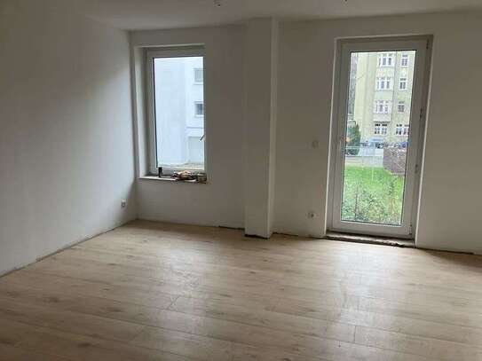 Erstbezug nach San.! Kompaktloft 1-Zi. im Hinterhaus mit Du. und Lam. in zentraler Lage! EBK mgl.