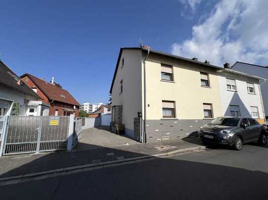 Einfamilienhaus mit schönem großen Garten und Garage