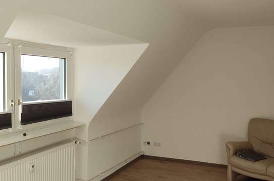 Schöne und modernisierte 3,5-Raum-DG-Wohnung in Dinslaken