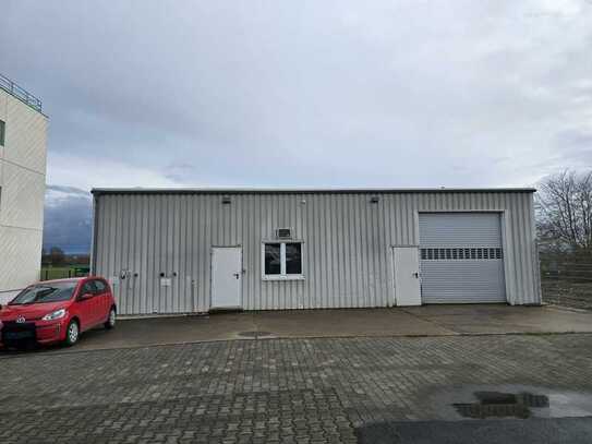 Geräumige und vielseitige Halle (225 m²) mit Starkstrom & Wasseranschluss – Ideal für Lager, Produkt