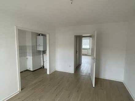 Essen-Holsterhausen: schön aufgeteilte 2 Zimmer- Wohnung mit Duschbad und Balkon.