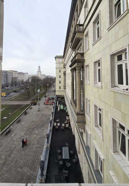 Urbanes Wohnen mit Geschichte: gepflegte 2-Zi-Whg an der Frankfurter Allee