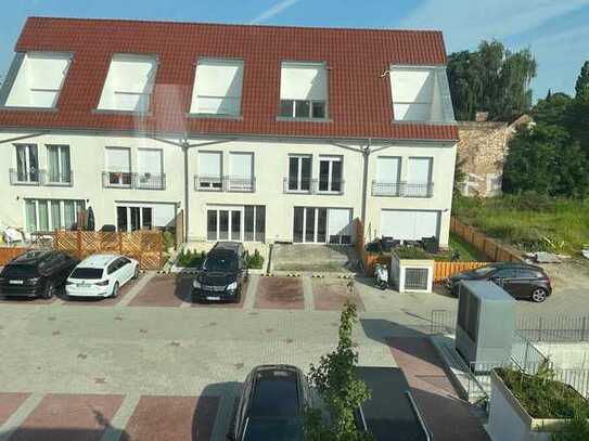 Neues modernes Reihenhaus mit EBK, Teilmöbliert, Dachterrasse und TG gern an WG zu Vermieten