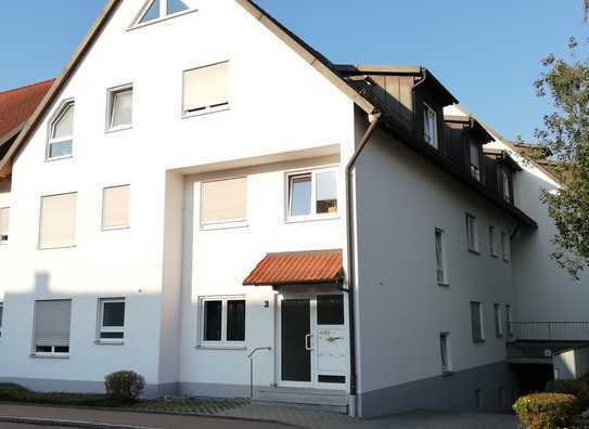 Gepflegte EG-Wohnung mit zweieinhalb Zimmern sowie Balkon und Einbauküche in Neu-Ulm/Pfuhl