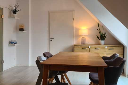 Stilvolle, modernisierte 3-Zimmer-Maisonette-Wohnung mit geh. Innenausstattung mit EBK