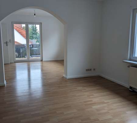 Von Privat, 4-Zimmer-Wohnung mit Balkon und Einbauküche in Griesheim