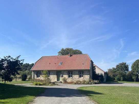 Denkmalgeschütztes kernsaniertes Haus mit modernem Anbau ,gehobener Innenausstattung und EBK