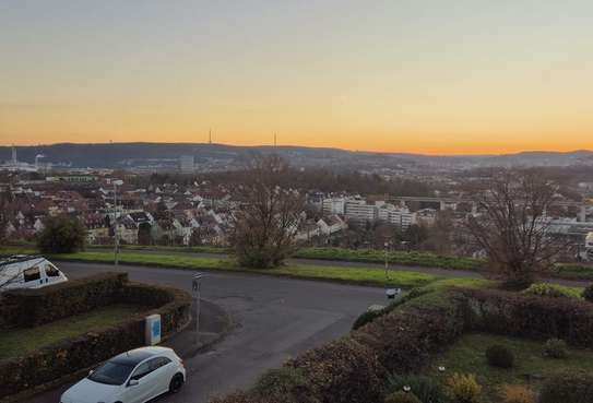 Schöne 2-Zi.-Single-Whg mit herrlicher Aussicht auf Stuttgart in ruhiger Lage.