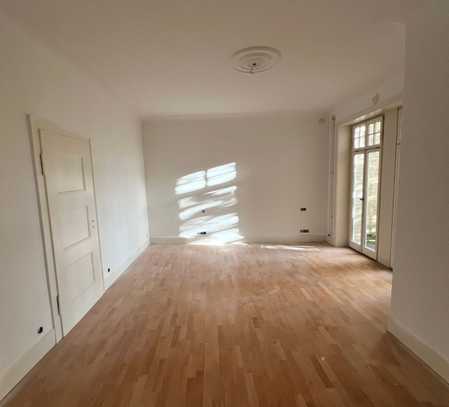 Erstbezug nach Sanierung - Wohnung in begehrter Lage mit Balkon und Wintergarten