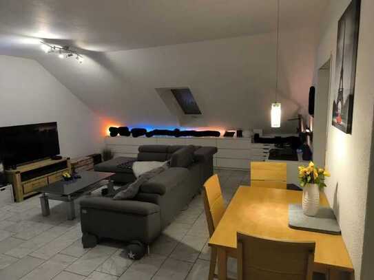 Freundliche 2-Zimmer-Dachgeschosswohnung mit gehobener Innenausstattung in Lampertheim Hüttenfeld