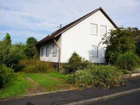 Zweifamilienhaus freistehend mit Terasse und Garten