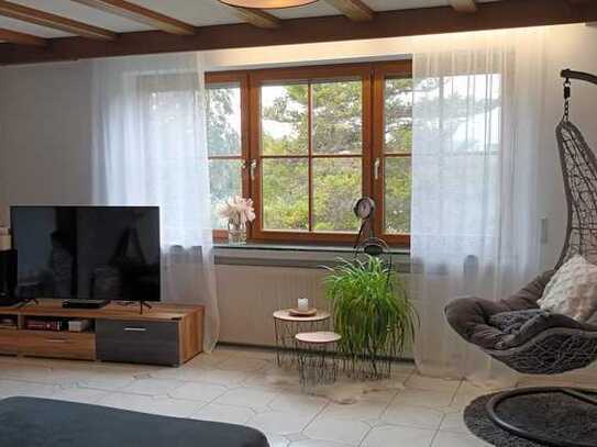 Helle, großzügige 5-Zimmer-Wohnung mit Garten und Garage