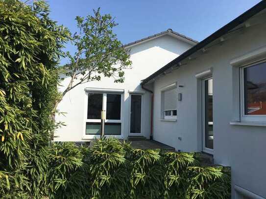 Modernisiertes EFH mit Einliegerwohnung in bevorzugter, sonniger Wohnlage