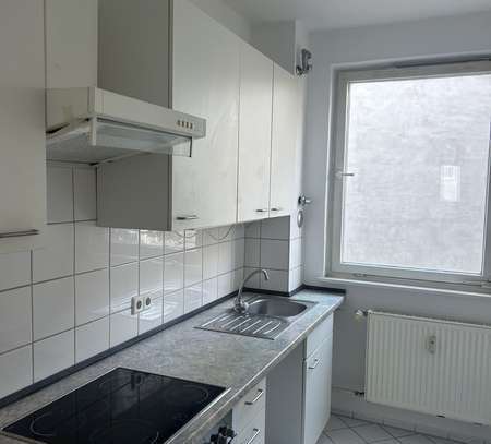 Sanierte 2-Zimmer-Wohnung mit Einbauküche in Berlin