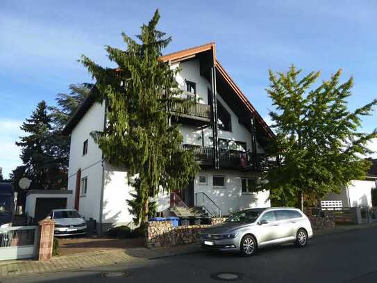 Großes, gepflegtes Wohnhaus mit 3 geräumigen Wohneinheiten und Garten