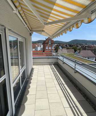 Blick über Aalen - 4-Zimmer Penthouse-Wohnung in direkter Innenstadt-Nähe mit 2 Dachterrassen