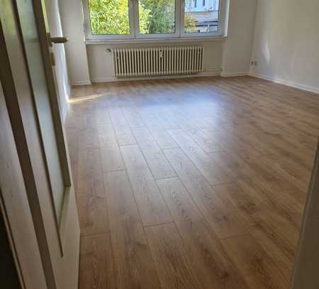 Stilvolle, sanierte 1-Raum-Hochparterre-Wohnung in Düsseldorf