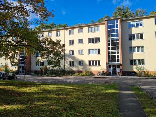 SEHR SELTEN: geräumige sanierte Wohnung direkt am Grunewald*großer Balkon*EBK*