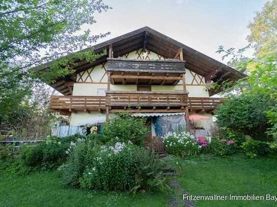 Stilvolle 3,5-Zimmer-Dachgeschosswohnung in Alleinlage mit Panoramablick und zwei Balkonen