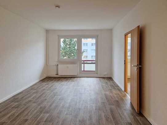 *500 EUR Gutschein bei Einzug bis 31.03.2025***Frisch renovierte 4-Zimmer-Wohnung mit Balkon!*