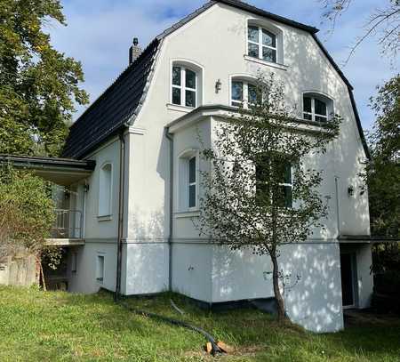 Imposante Villa für 2-3 Familien