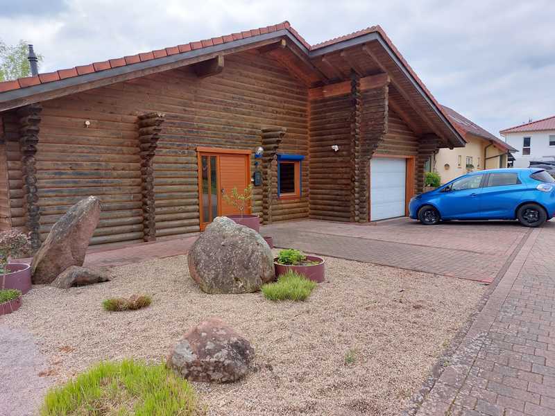                                                               Gro&szlig;z&uuml;giges Holzstammhaus auf einer Ebene in Fischbach bei Dahn in ruhiger Lage                                                       in Fischbach (Nürnberg)