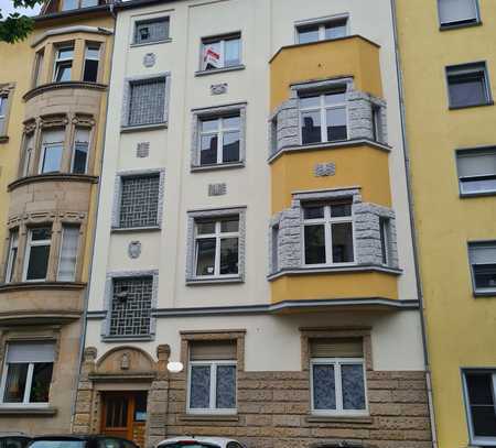 Große Wohnung mit 105 m² und Balkon