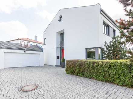 Wunderschöne Architektenvilla mit Zugspitzblick und 2-Zimmer-Einliegerwohnung