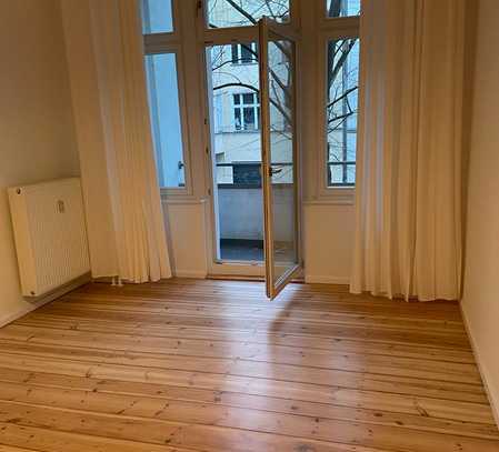 Neuwertige 2-Raum-Wohnung mit Balkon und EBK in Berlin-Tiergarten