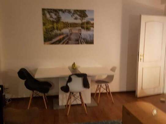 Geschmackvolle Wohnung mit zwei Zimmern sowie Balkon und Einbauküche in Lübeck