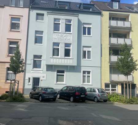 Ansprechende 3,5-Raum-Wohnung in Essen mit Loggia und großzügiger Küche mit Essplatz und Einbauküche