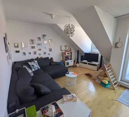 3 ZKB in Kassel Niederzwehren, ca. 75qm, Einbauküche, Balkon, Gäste WC, PKW-Stellplatz, Kellerraum