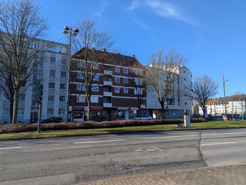 Nähe Westfalenpark *** Sehr solides Wohn- und Geschäftshaus *** 2 LL und 11 WE