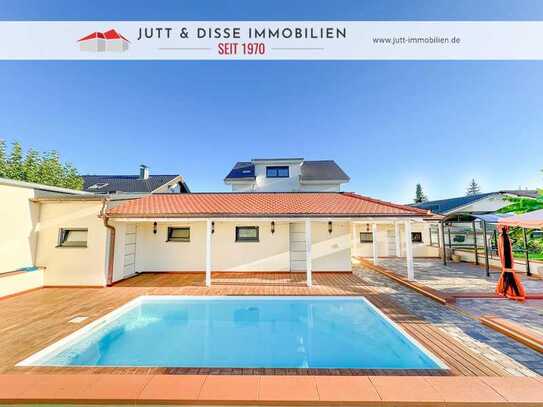 Villa mit Pool, Klimaanlage, 2 Doppelgaragen, Fotovoltaik, Solar u. Stromspeicher in Muggensturm