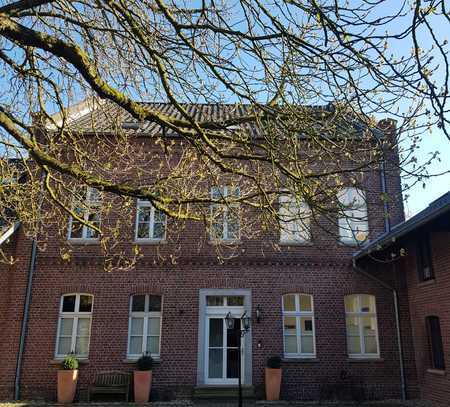 Willich - Ihre Traumwohnung im edlem Herrenhaus - Altbau mit HOHEN DECKEN - Einmalige Gelegenheit