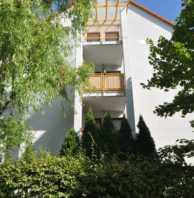 Geräumige, helle Dachgeschosswohnung mit Blick ins Grüne