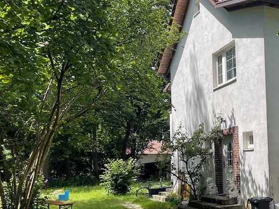 Top Baugrundstück mit Altbestand im Würmtal. Allerbeste, ruhige Wohnlage in Parknähe - GRÄFELFING .